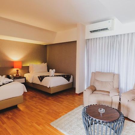 Hotel Suni Sentani - Managed By East Season Джаяпура Экстерьер фото